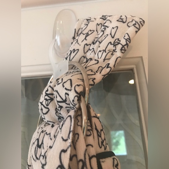 Kensie ring-sling style slub purse in cream with black sketch hearts - Picture 3 of 8